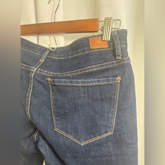 BDG Slim Straight Low Rise Dark Wash Jeans Size 28 EUC 0370 - Picture 4 of 10